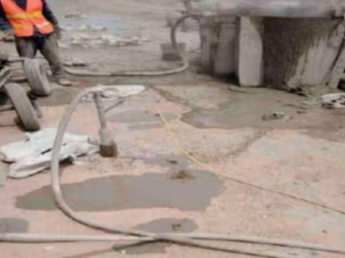 酉阳水泥混凝土路面板底注浆技术 路面脱空注浆整治方案